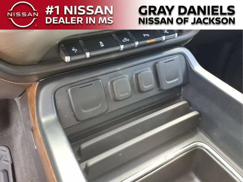 Used 2018 Chevrolet Silverado 1500 LTZ AWD/4WD image 18