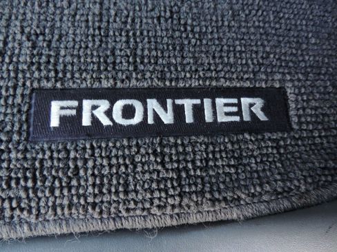 Used 2016 Nissan Frontier SV image 14