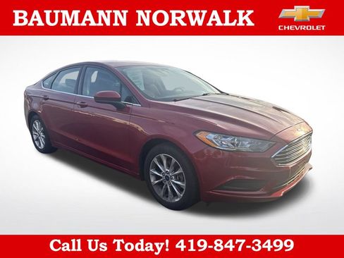Used 2017 Ford Fusion SE w/ Fusion SE Technology Package FWD image 8