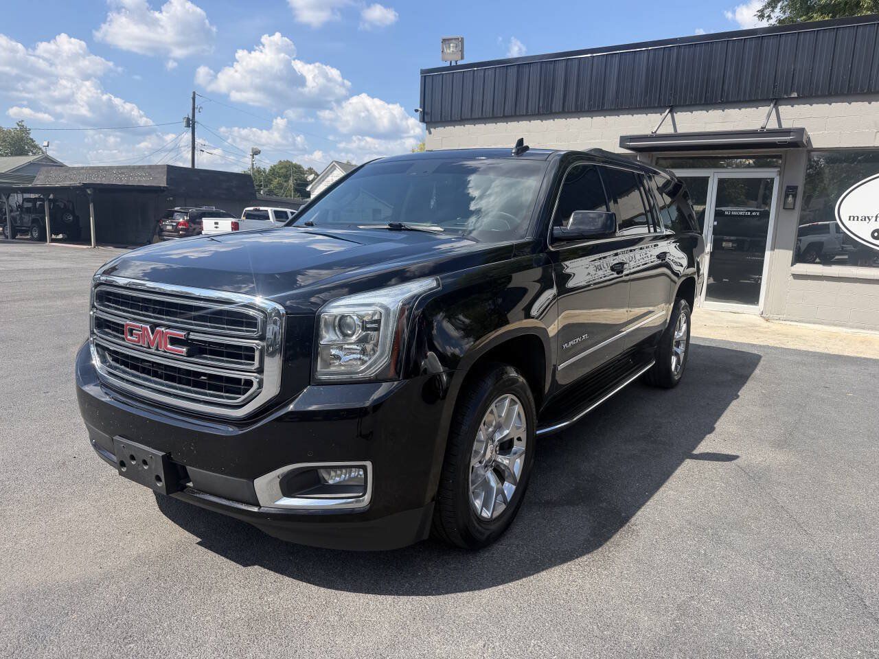 Used 2017 GMC Yukon XL SLT w/ Open Road Package RWD image 2