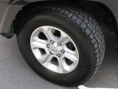 Used 2021 Toyota 4Runner SR5 Premium w/ Moonroof Package AWD/4WD image 19