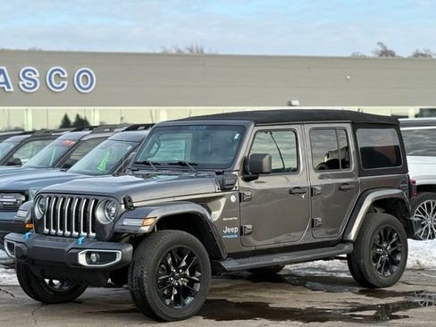 Used 2022 Jeep Wrangler Unlimited Sahara w/ Cold Weather Group image 26