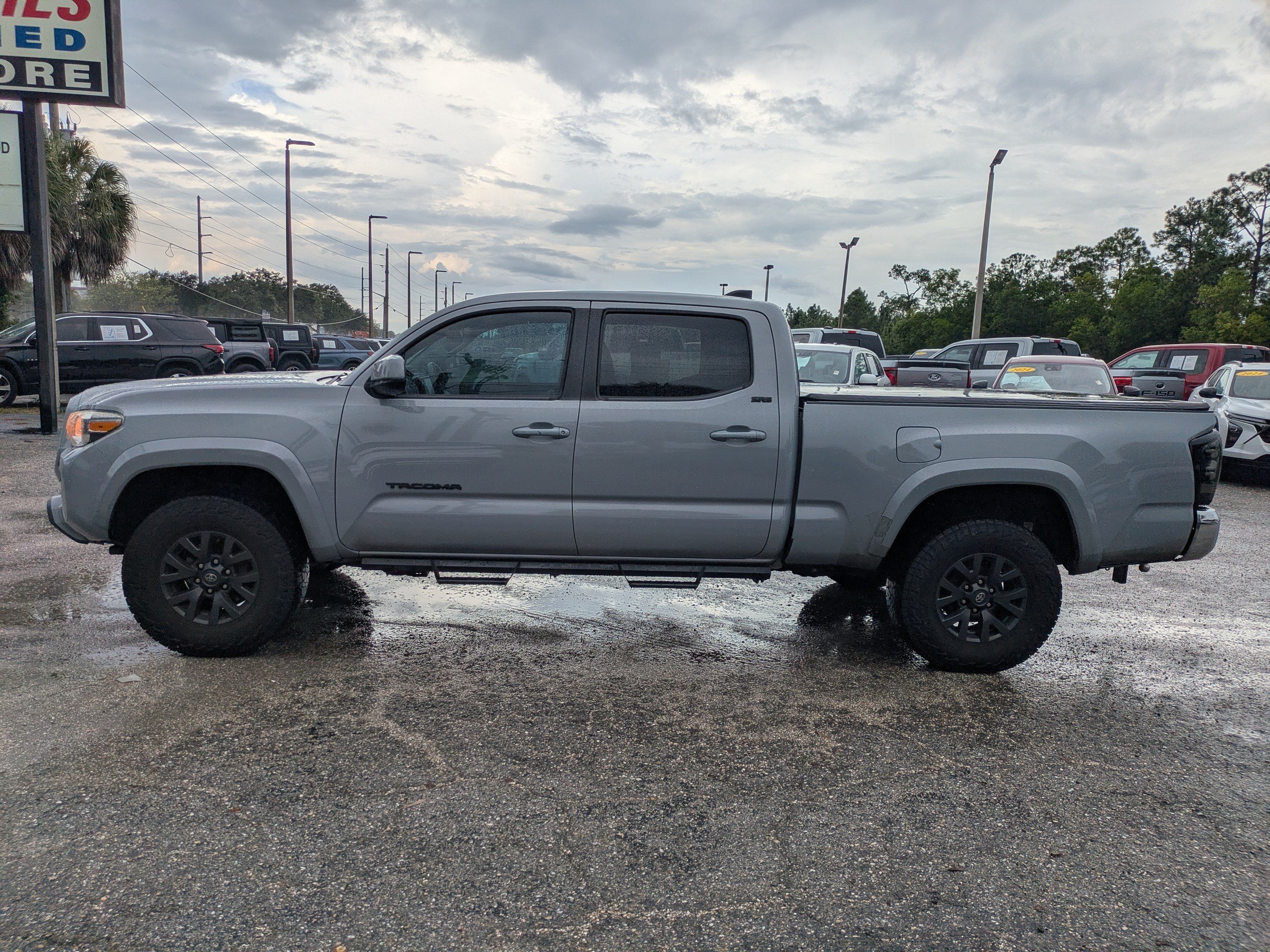 Used 2021 Toyota Tacoma SR5 AWD/4WD image 7