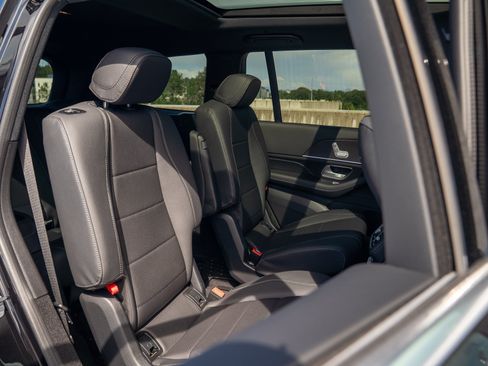 Certified 2025 Mercedes-Benz GLS 450 4MATIC image 27