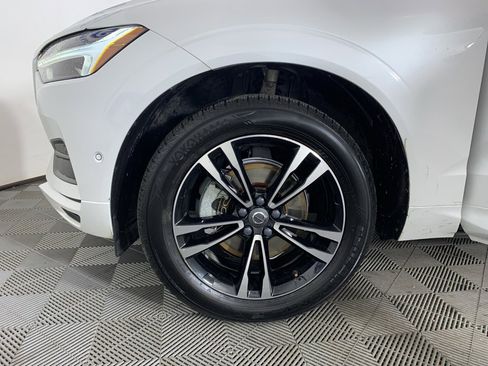 Used 2019 Volvo XC60 T5 Momentum w/ Premium Package image 11