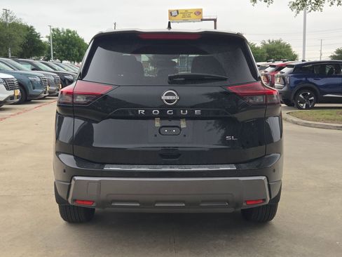 Used 2024 Nissan Rogue SL w/ SL Premium Package FWD image 4