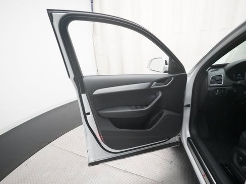 Used 2018 Audi Q3 2.0T Premium Plus w/ Premium Plus Package AWD/4WD image 29