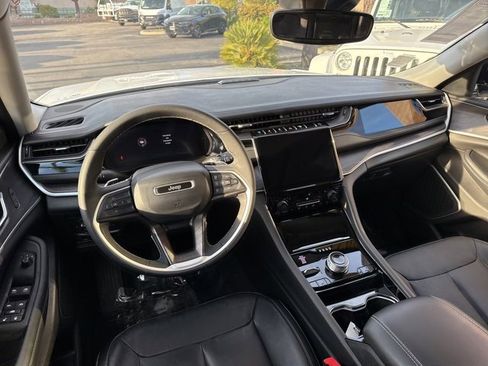 Used 2023 Jeep Grand Cherokee 4WD 4xe image 14