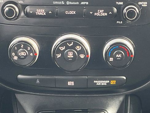 Used 2016 Kia Soul + image 15