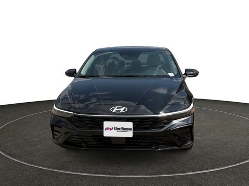 Used 2025 Hyundai Elantra Limited image 10