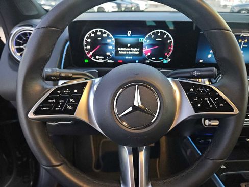 Used 2025 Mercedes-Benz GLB 250 image 16