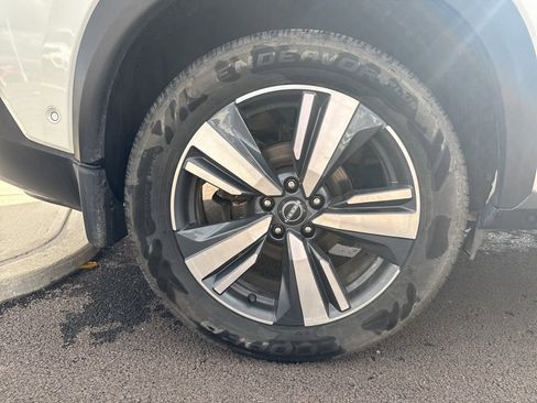 Used 2022 Nissan Rogue SL w/ SL Premium Package image 11