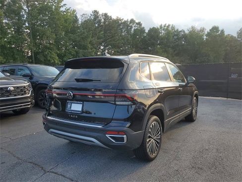 New 2025 Volkswagen Taos SE image 4