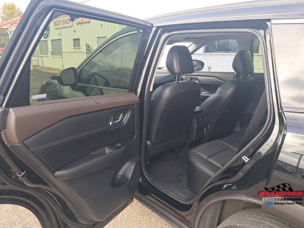 Used 2023 Nissan Rogue SV w/ SV Premium B Package AWD/4WD image 17