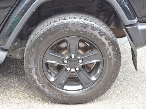 Used 2022 Jeep Wrangler Unlimited Sahara AWD/4WD image 12