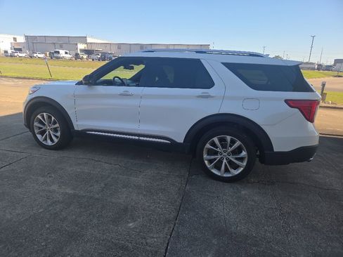 Used 2023 Ford Explorer Platinum w/ Technology Package AWD/4WD image 5