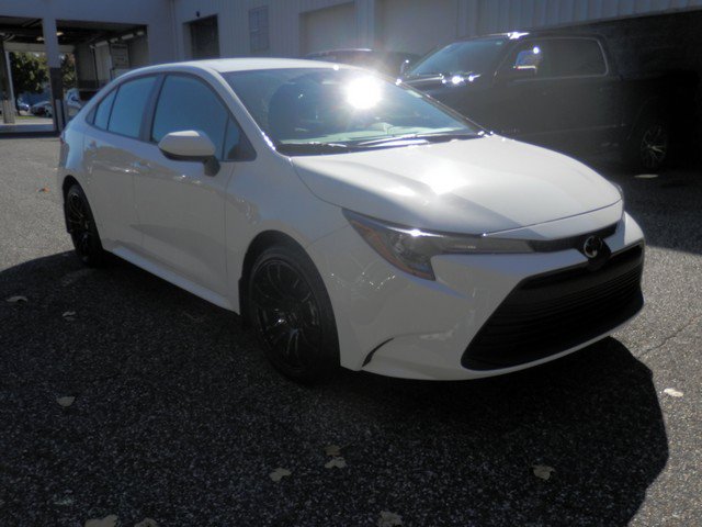 Used 2026 Toyota Corolla LE FWD image 2