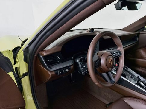 Certified 2025 Porsche 911 Carrera RWD image 4