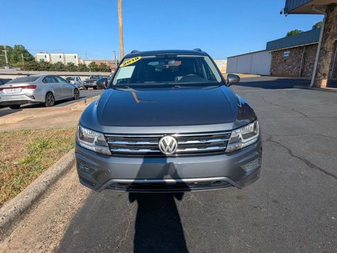 Used 2018 Volkswagen Tiguan SE w/ Panoramic Sunroof Package AWD/4WD image 2