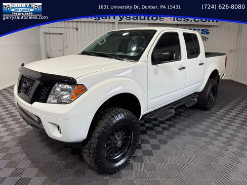 Used 2021 Nissan Frontier SV w/ Midnight Edition Floor Mats image 1