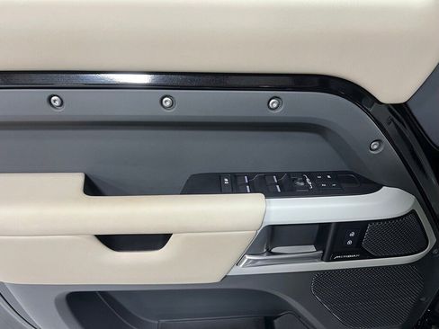 Used 2024 Land Rover Defender 110 S image 18
