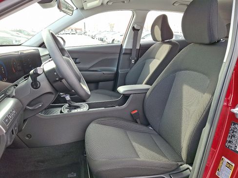 Certified 2025 Hyundai Kona SE image 13