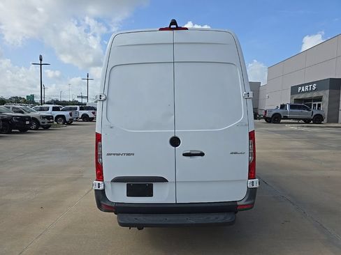 Used 2024 Mercedes-Benz Sprinter 2500 image 7