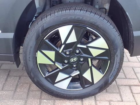 Used 2024 Hyundai Kona SEL AWD/4WD image 5