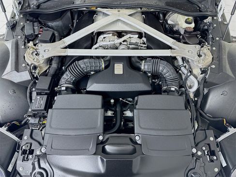 Used 2023 Aston Martin V8 Vantage Roadster image 7