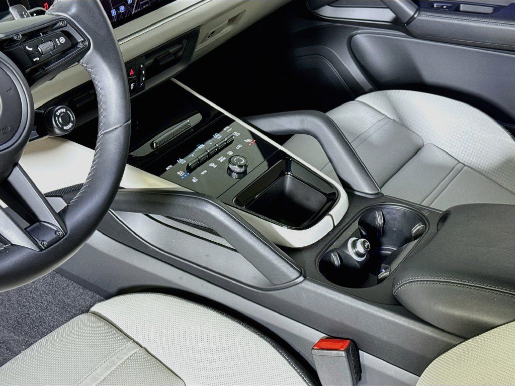Certified 2026 Porsche Cayenne S AWD/4WD image 21