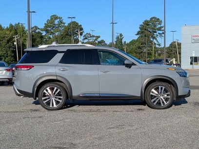 New 2025 Nissan Pathfinder Platinum w/ Cargo Package