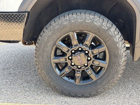 Used 2024 GMC Sierra 2500 AT4 w/ AT4 Premium Plus Package AWD/4WD image 14