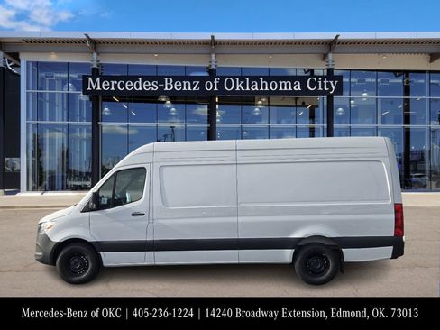 Used 2025 Mercedes-Benz Sprinter 2500 image 3