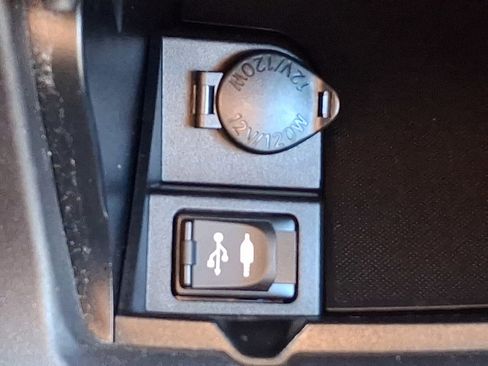 Used 2015 Toyota Camry LE image 22