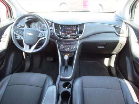 Certified 2022 Chevrolet Trax LT w/ LT Convenience Package image 10