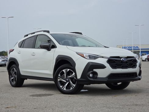 Used 2024 Subaru Crosstrek 2.0i Premium AWD/4WD image 2