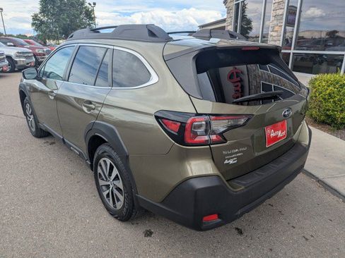 Used 2024 Subaru Outback Premium AWD/4WD image 3