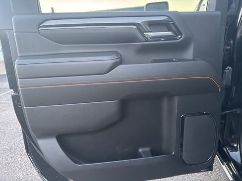 Used 2024 GMC Sierra 2500 AT4 image 17