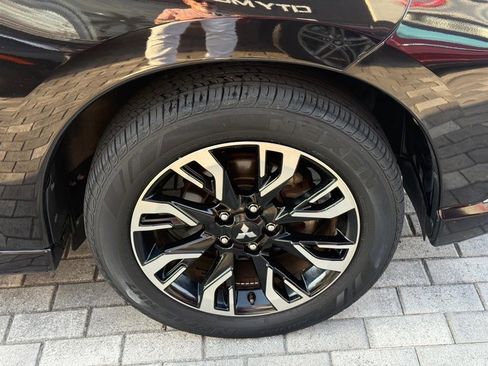 Used 2018 Mitsubishi Outlander SEL AWD/4WD image 46