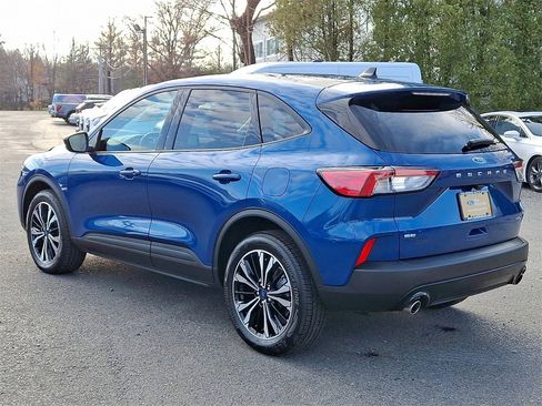 Certified 2022 Ford Escape SE w/ SE Sport Appearance Package image 5
