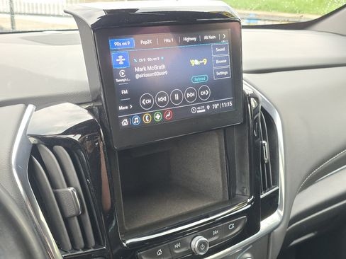 Used 2023 Chevrolet Traverse LT FWD image 12