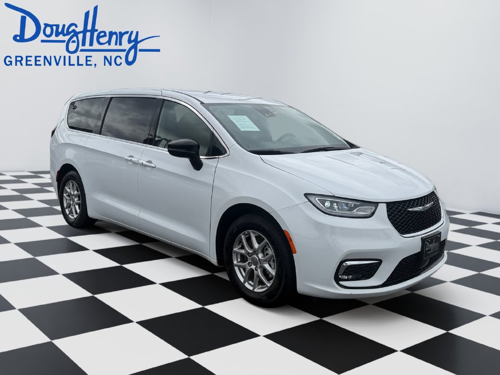 Used 2025 Chrysler Pacifica Select FWD image 7