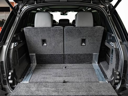 New 2026 Land Rover Range Rover Long Wheelbase SE AWD/4WD image 20
