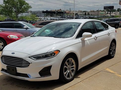Used 2020 Ford Fusion SEL FWD image 2