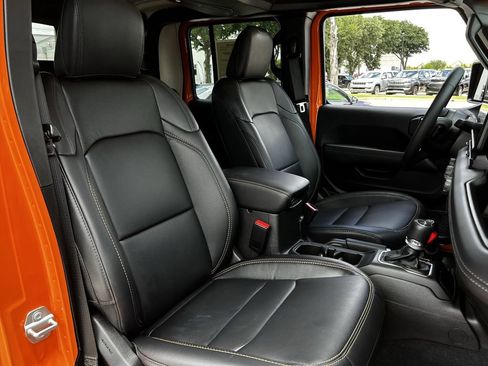 Used 2025 Jeep Gladiator Sport AWD/4WD image 28