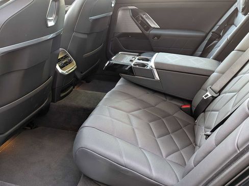 Certified 2024 BMW i7 xDrive60 AWD/4WD image 21