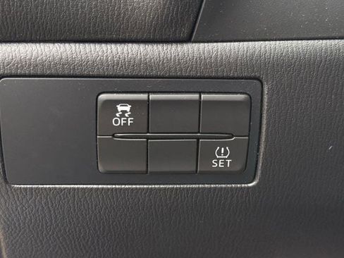 Used 2017 MAZDA MAZDA3 Touring w/ Popular Equipment Package FWD image 24