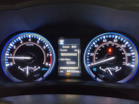 Used 2019 Toyota Highlander SE FWD image 23