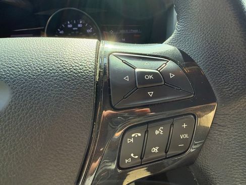 Used 2017 Ford Explorer XLT w/ Equipment Group 202A AWD/4WD image 9
