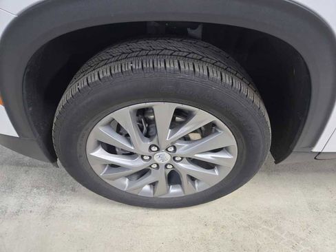 Certified 2025 Buick Enclave Preferred image 10